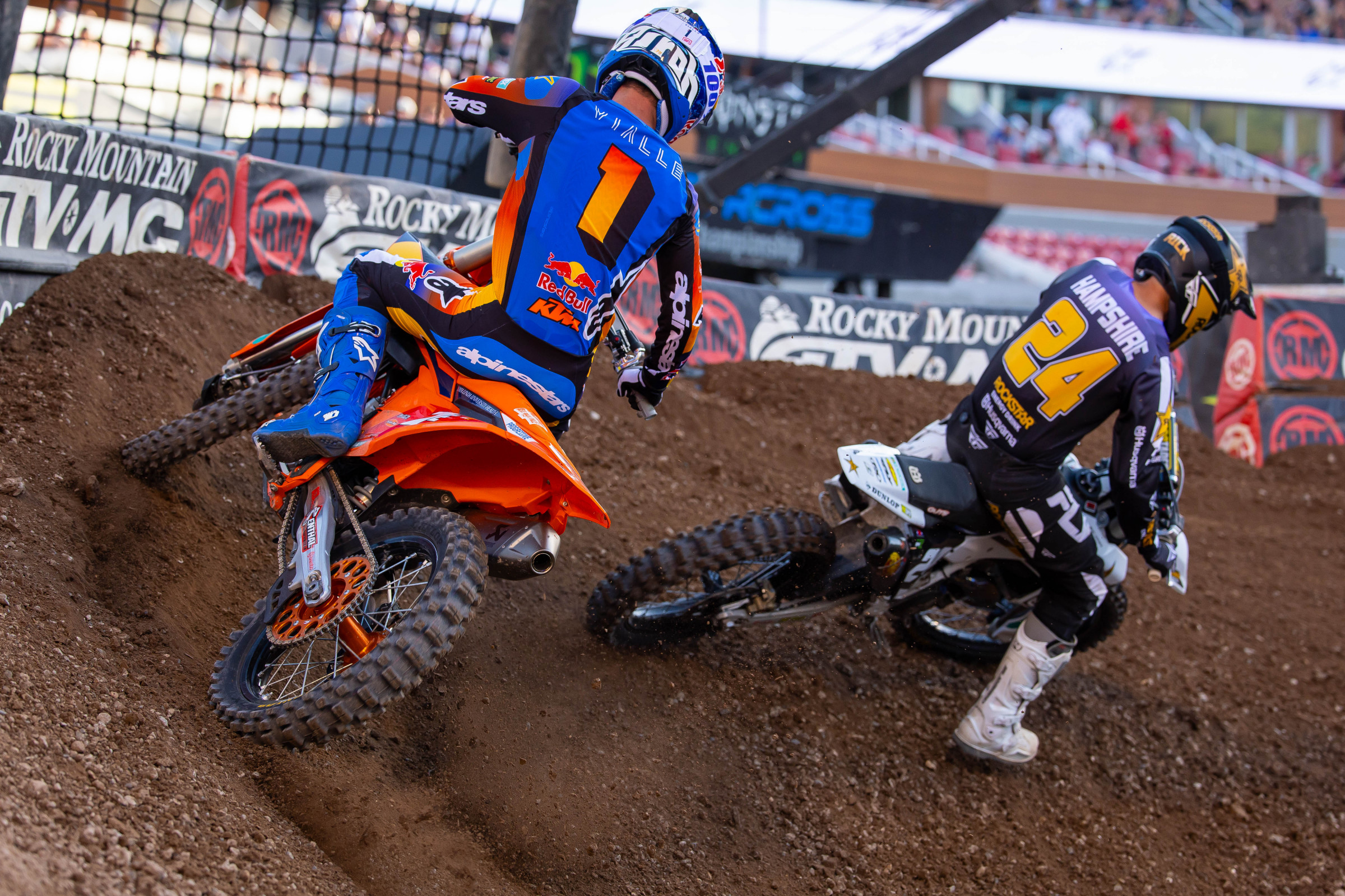 Hampshire made a move on Vialle and set off after Hammaker.